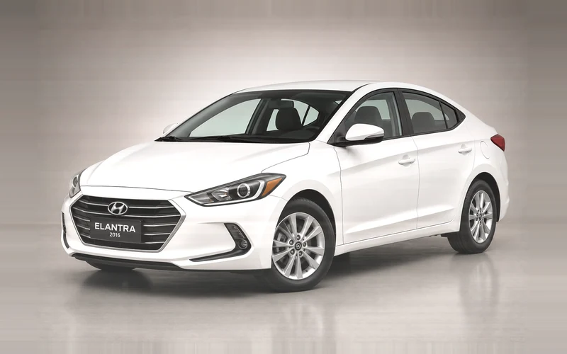 Hyundai Elantra, önden çeyrek açı