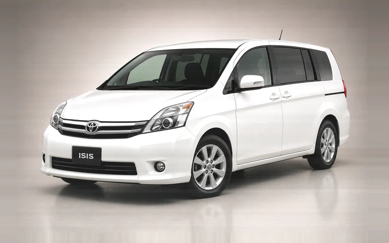 Toyota Isis, önden çeyrek açı